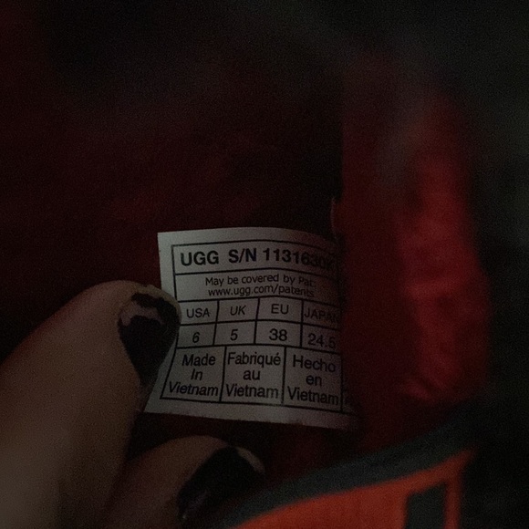 Rare💥Ugg Fluff Yeah in Red Plaid Wm 8/ Kds 6 - Picture 7 of 9